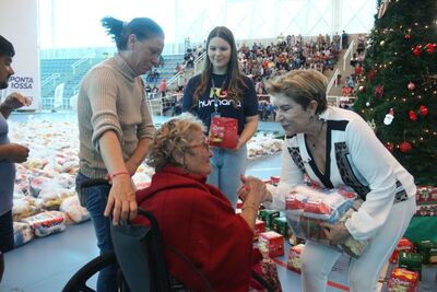 PMPG entrega 1 200 cestas natalinas para famílias em situação de