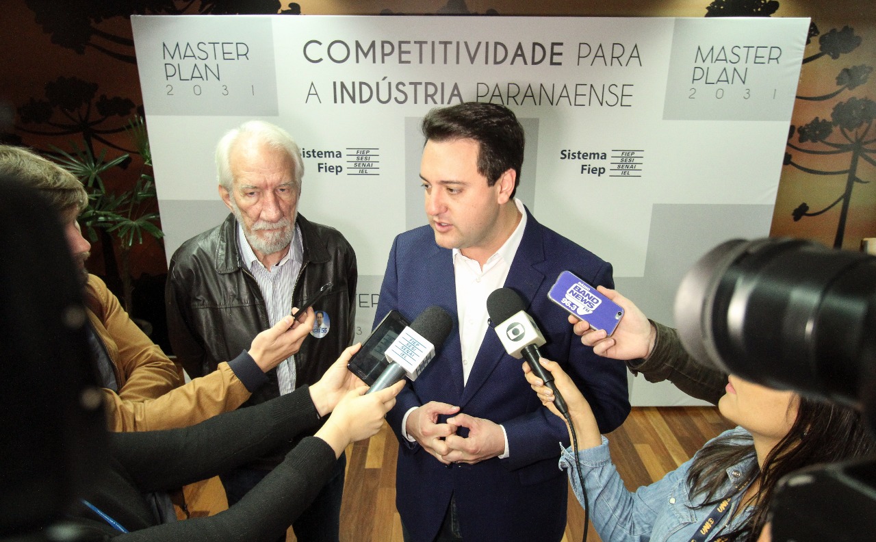 Ratinho Junior enfatiza ruptura na política tradicional e declara apoio a Bolsonaro