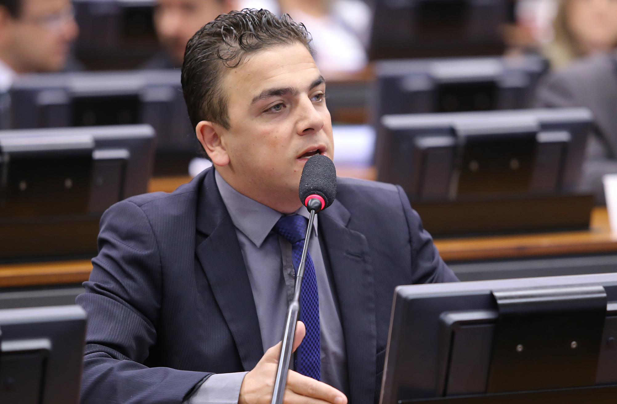 Aliel propõe fim do auxílio-mudança para parlamentares reeleitos