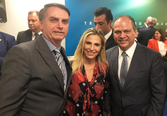 Cida convida Bolsonaro a receber comenda da Ordem do Pinheiro em Curitiba