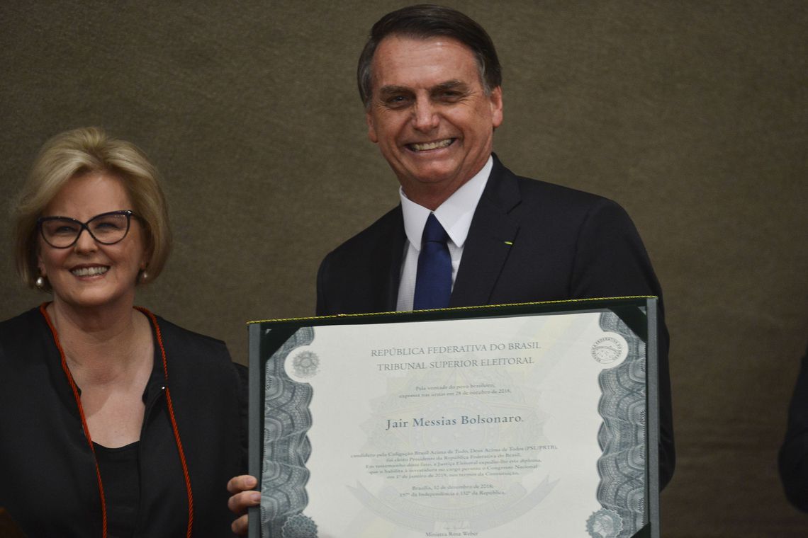 Bolsonaro e Mourão são diplomados pelo TSE