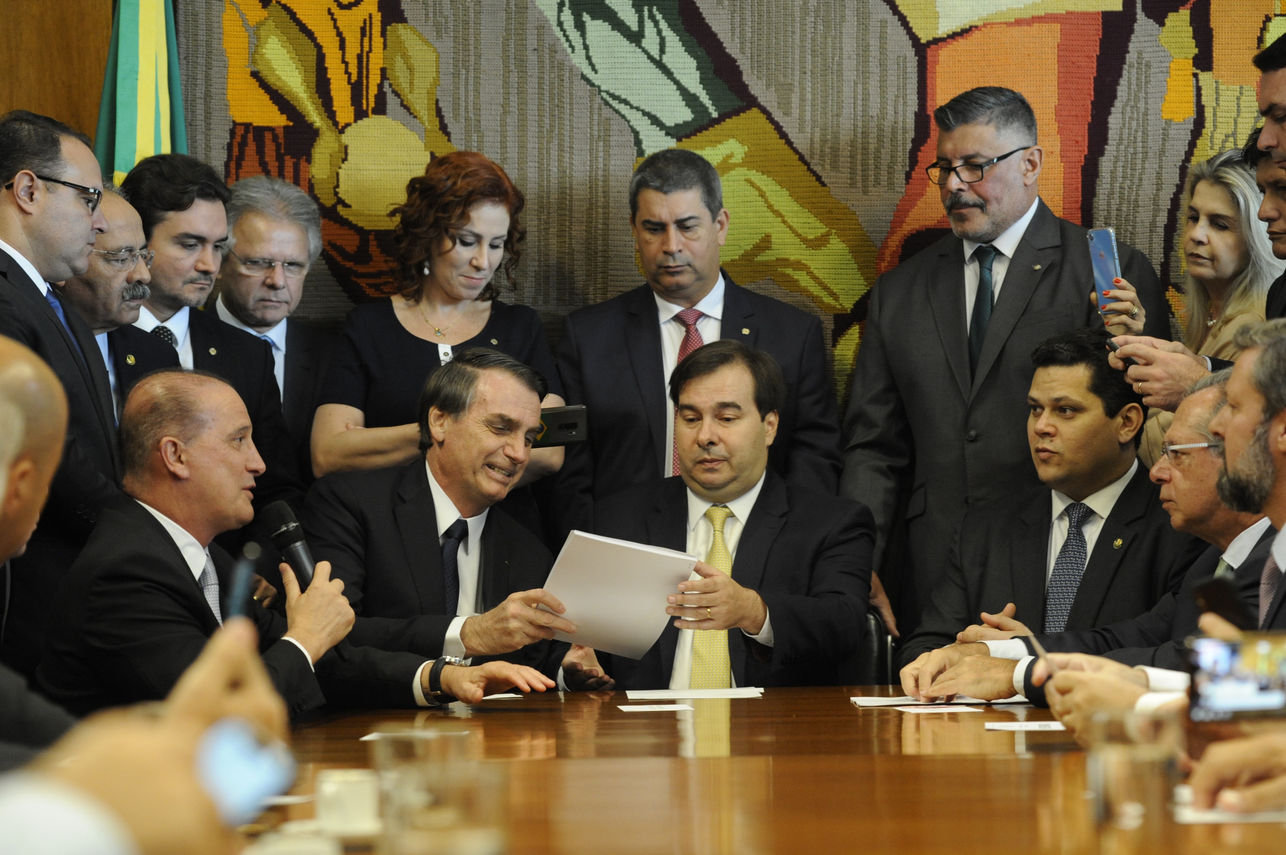 Reforma da Previdência chega ao Congresso pelas mãos de Bolsonaro
