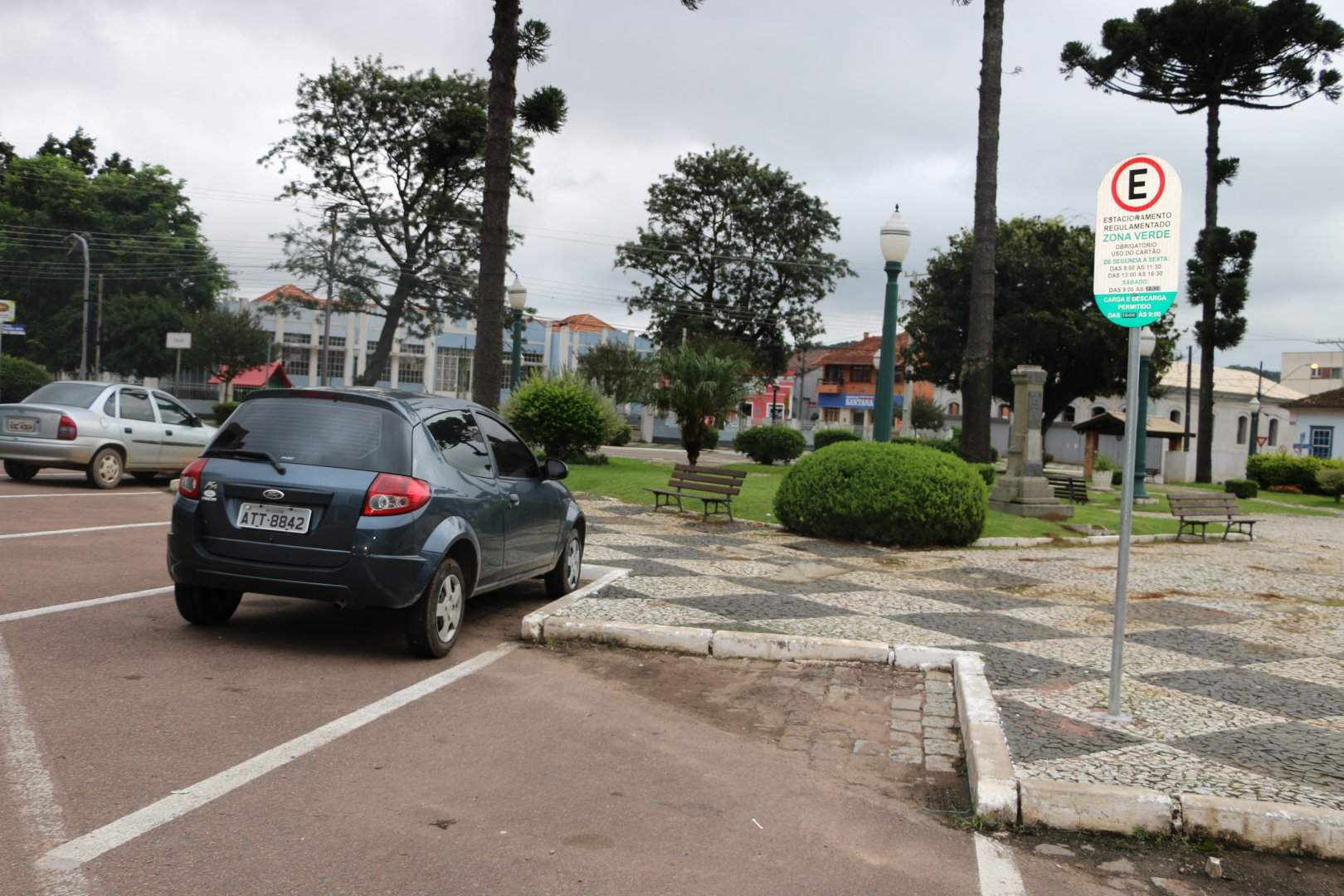 Castro ganha novos trechos de estacionamento regulamentado