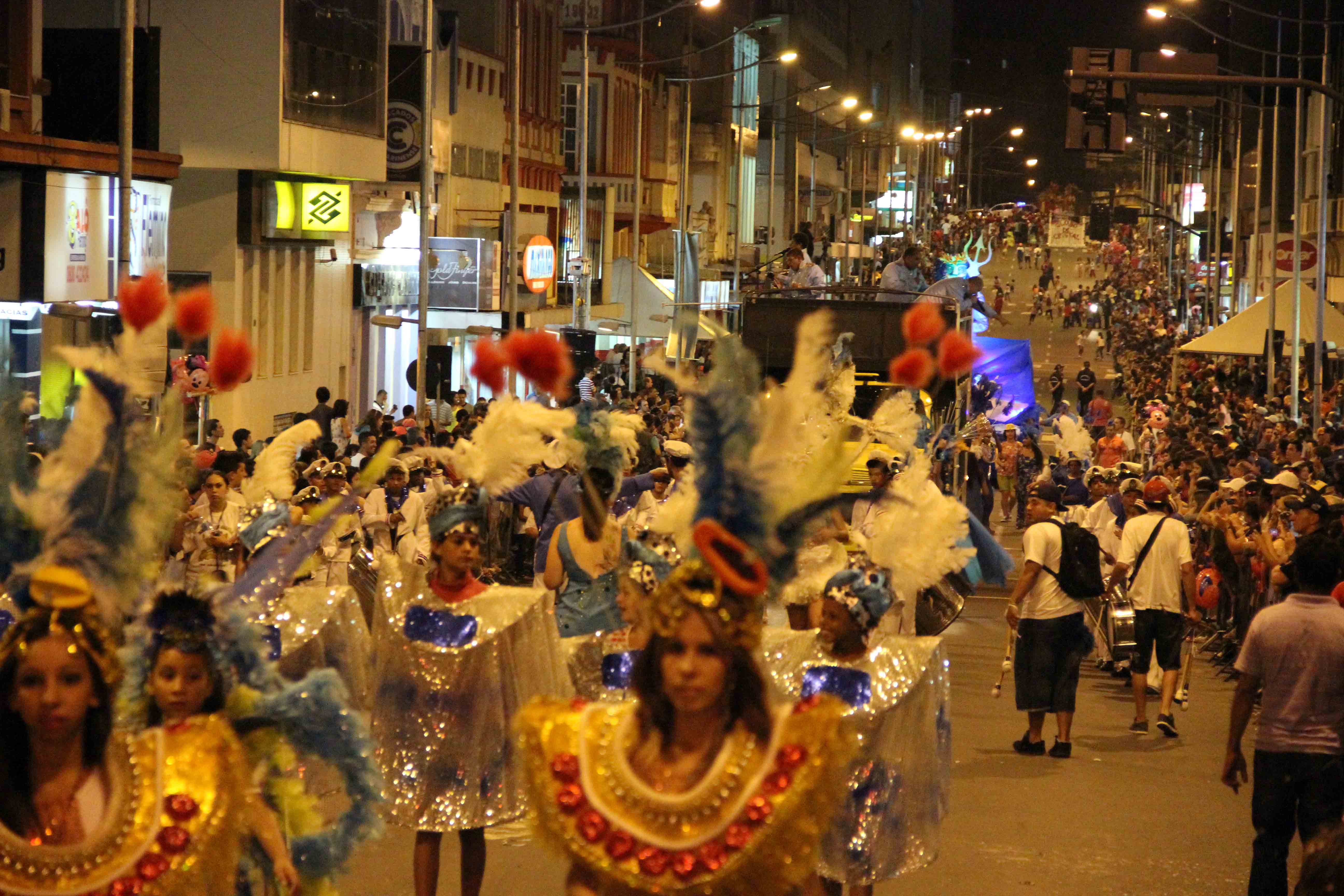 Desfile das Escolas de Samba alteram trânsito na 'Vicente Machado'