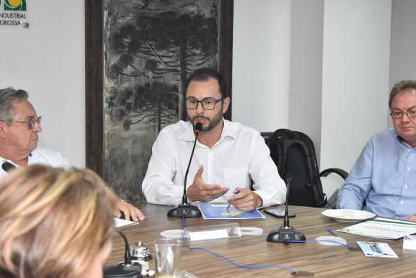 Milla apresenta impacto financeiro da redução de vereadores na ACIPG