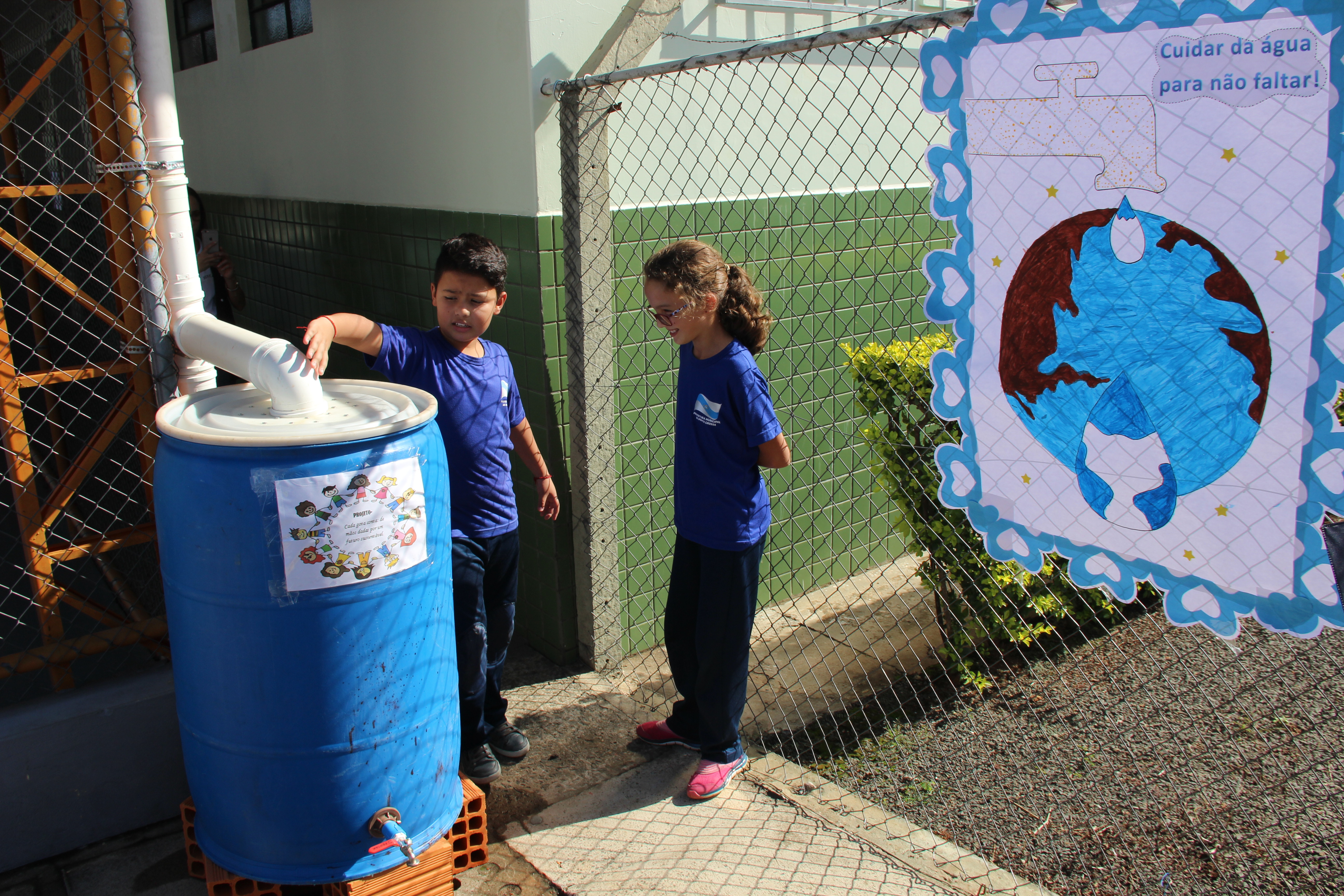 Escola Municipal constrói cisterna para aproveitar água da chuva