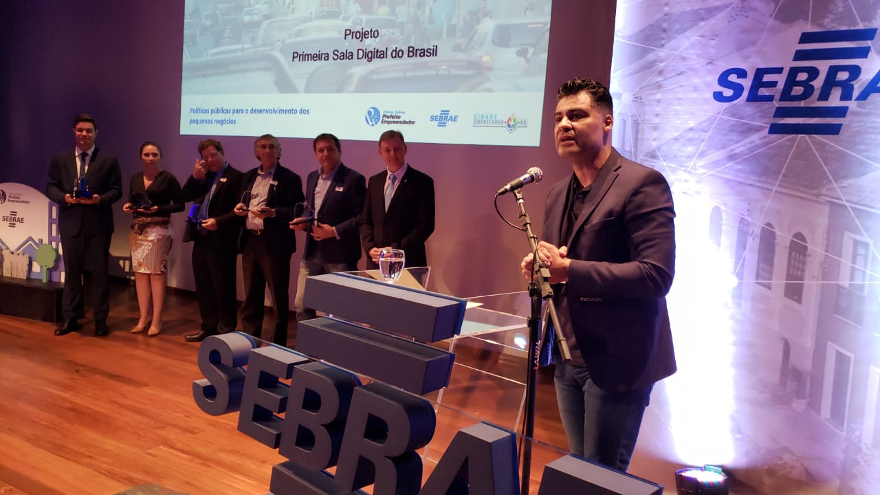 Rangel recebe prêmio estadual do Sebrae de 'Prefeito Empreendedor'