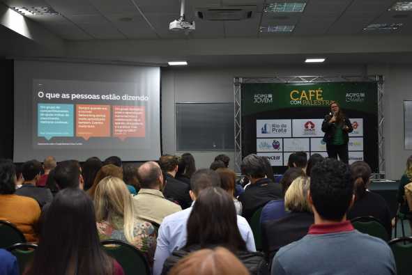 ACIPG recebe palestra com representante do Google