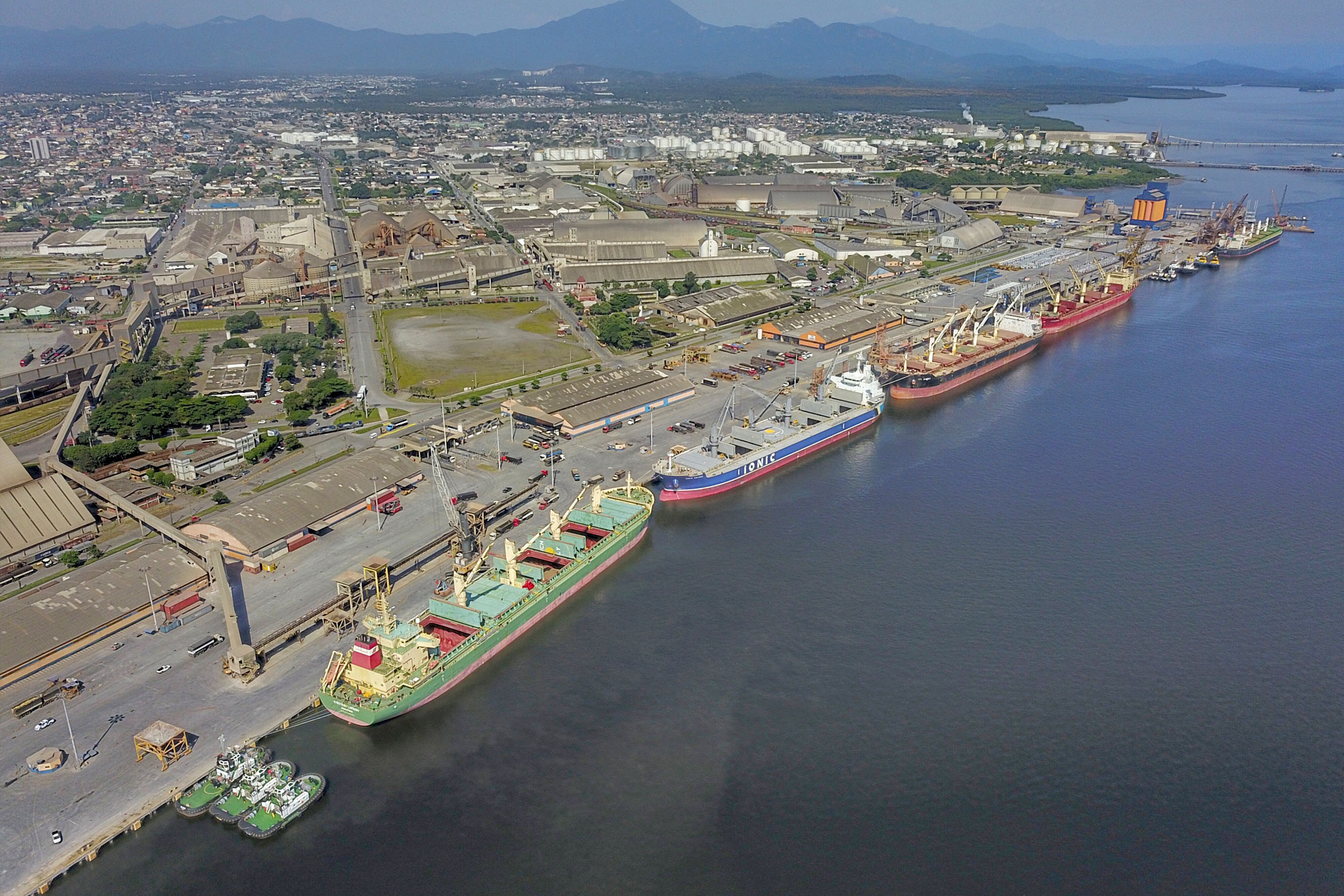 Portos lançam edital de obra que permitirá acesso de navios maiores