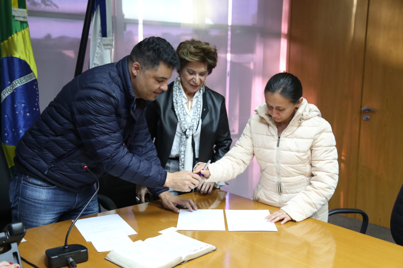 PG assina convênio com universidade do Equador