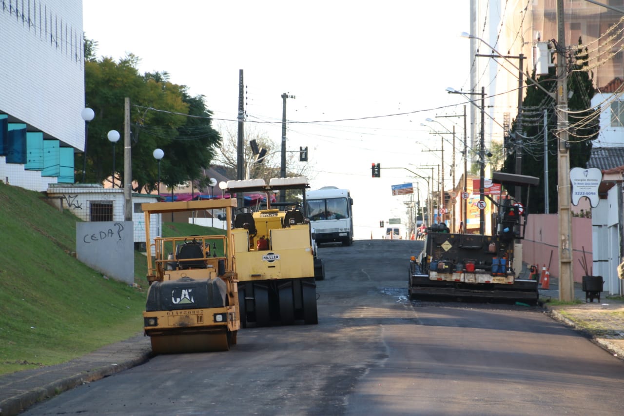 Rangel autoriza mais R$ 5 milhões em licitações para asfalto