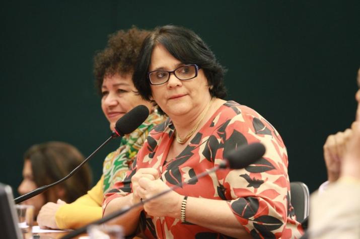 Ministra Damares Alves recebe título de Cidadã Benemérita do Paraná