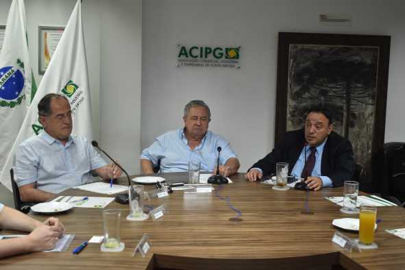 Hussein Bakri participa de reunião da ACIPG