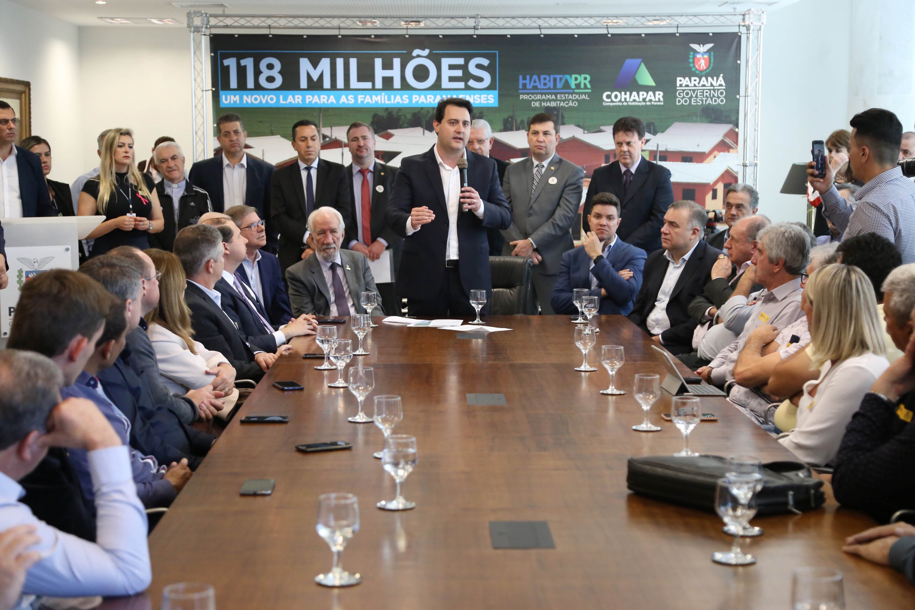 R$ 118 mi: Ratinho Junior confirma 1.494 novas moradias para 33 municípios