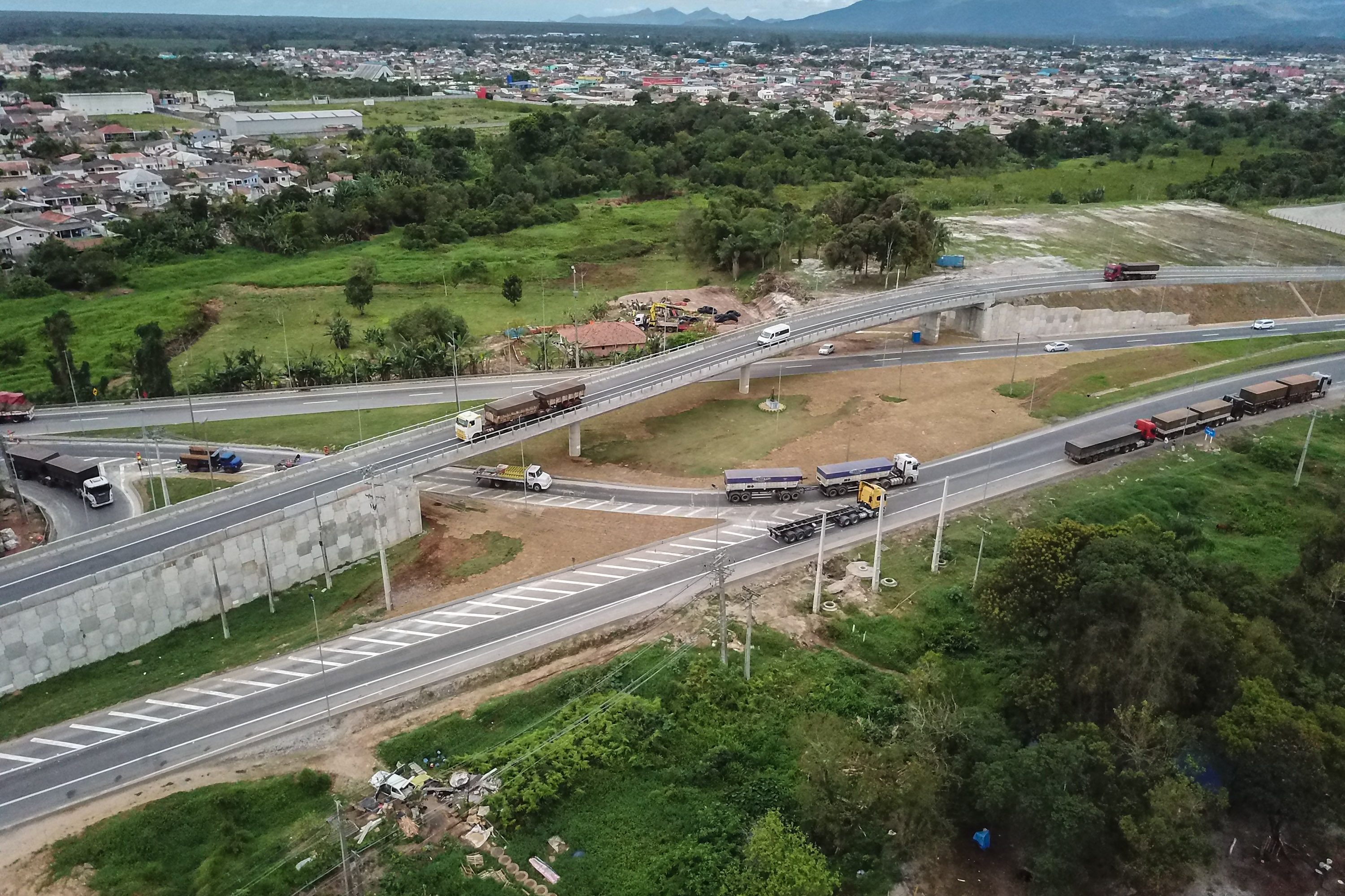 R$ 12,7 mi: Novo viaduto agiliza movimentação de cargas para o Porto