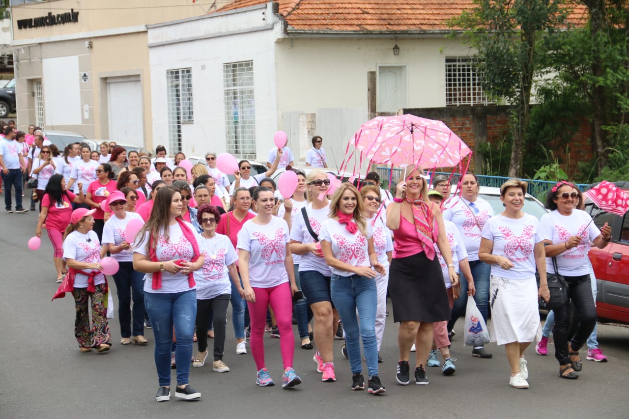 Caminhada marca encerramento do Outubro Rosa em Ponta Grossa