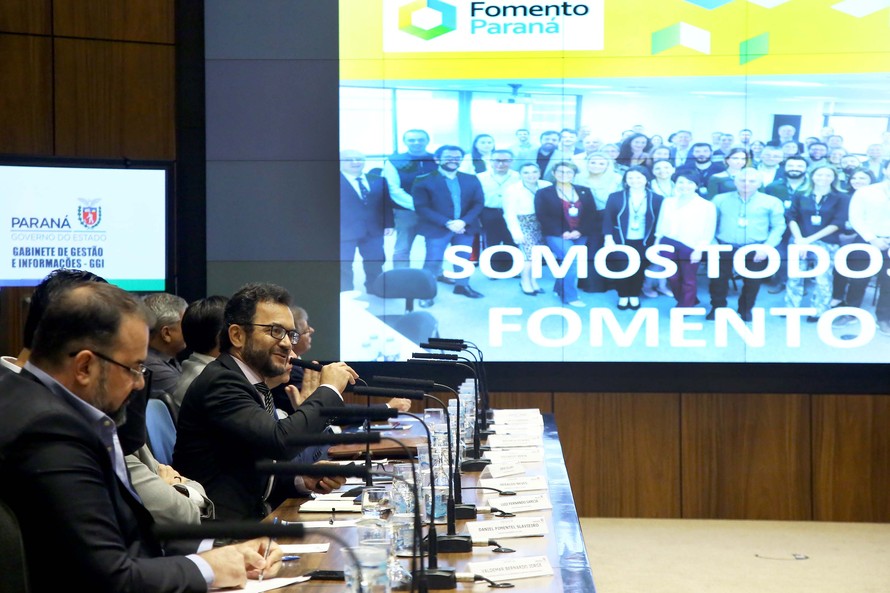 Fomento Paraná reduz juros para operações de microcrédito