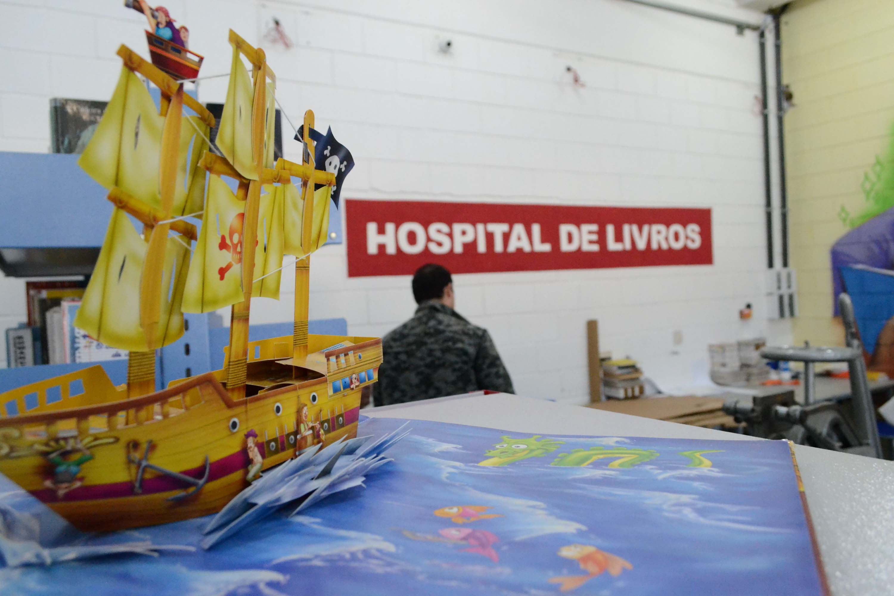 Hospital de Livros muda a vida de detentos em PG