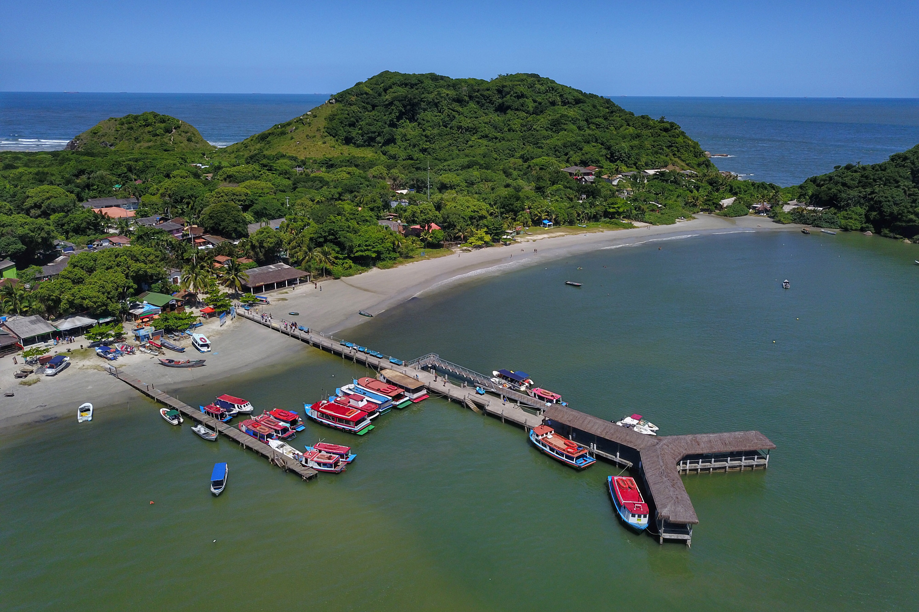 Turismo: Ratinho Junior autoriza início das obras dos trapiches da Ilha do Mel