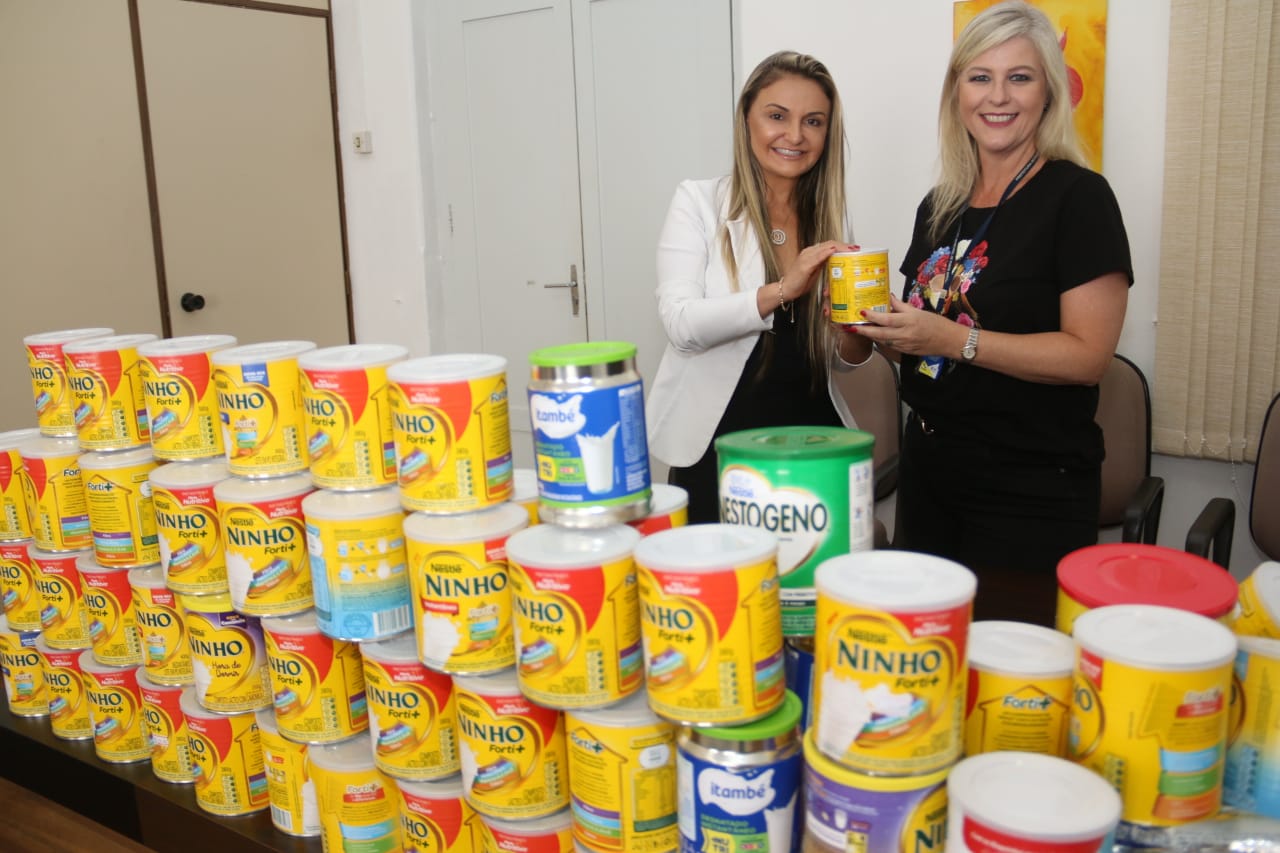 Prefeitura entrega leite para famílias cadastradas nos CRAS