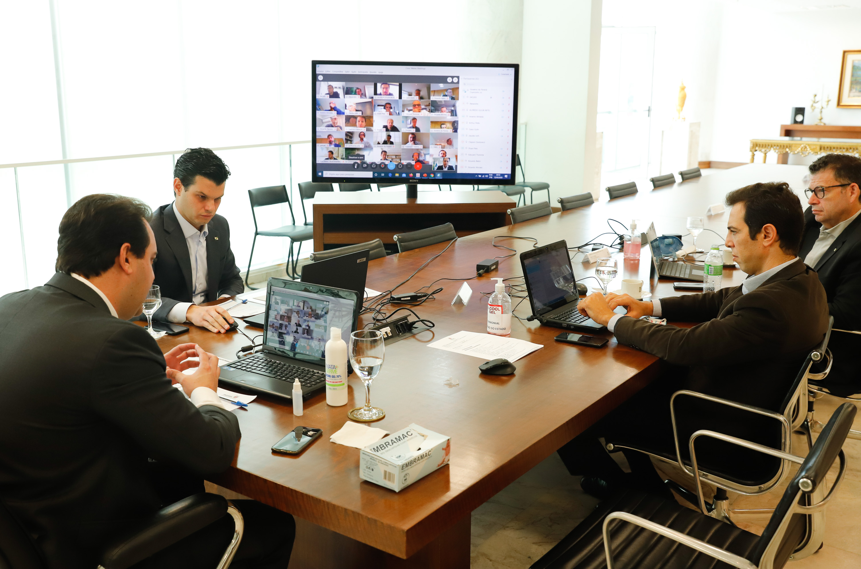 Ratinho Jr. se reúne por videoconferência com empresários para discutir retomada da economia
