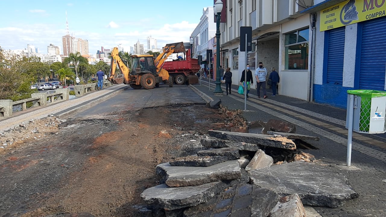 Revitalização da Rua Fernandes Pinheiro é iniciada