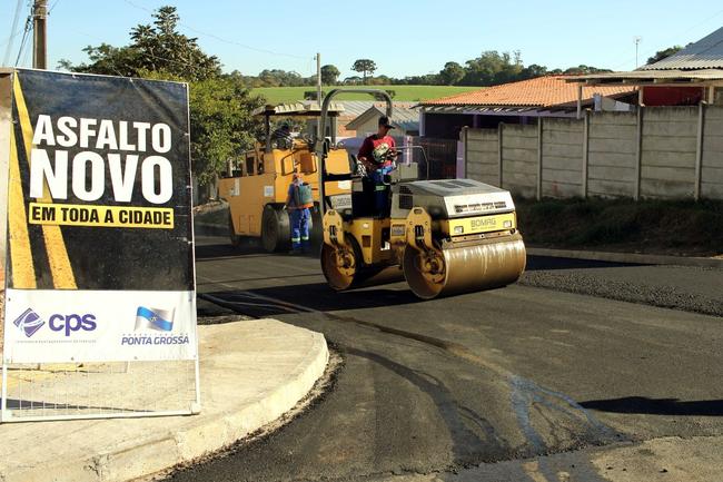 Programa 'Asfalto Cidadão' realiza pavimentação em ruas da Coronel Cláudio e Parque Auto Estrada
