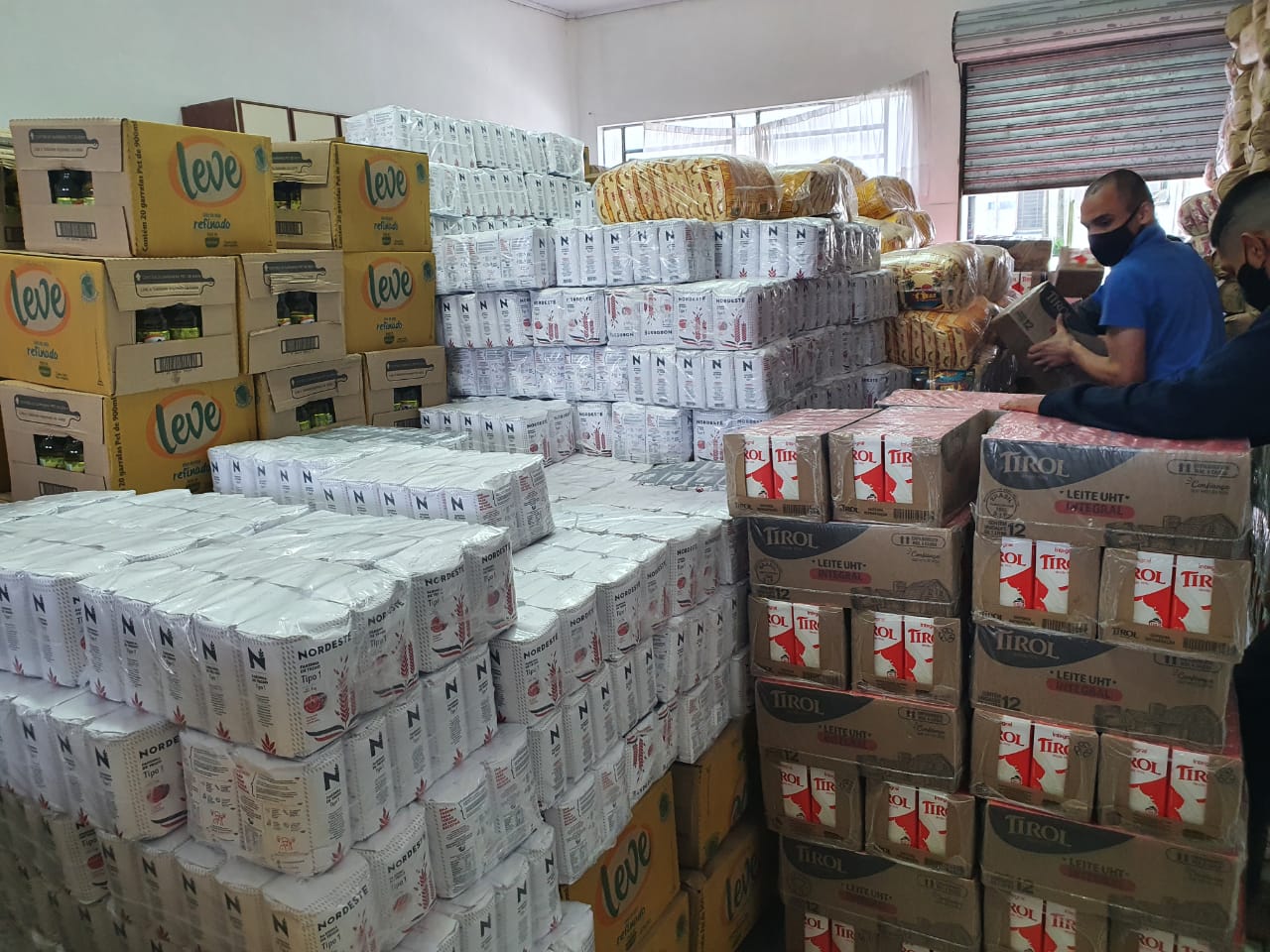 PG Sem Fome recebe 30 toneladas de alimentos da rede Condor; confira imagens