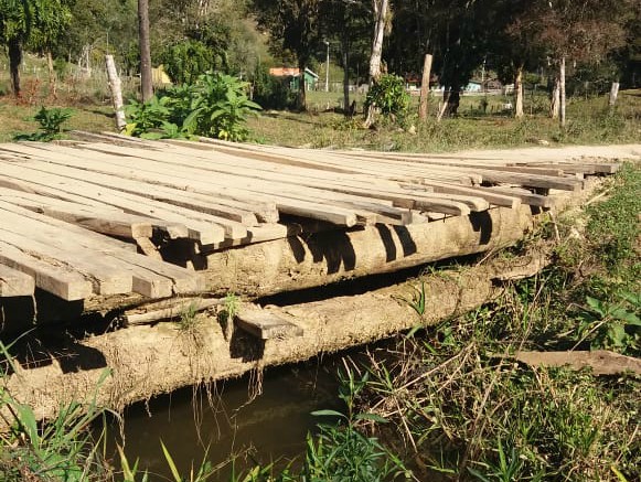 Distrito de Itaiacoca recebe manutenção em cinco pontes