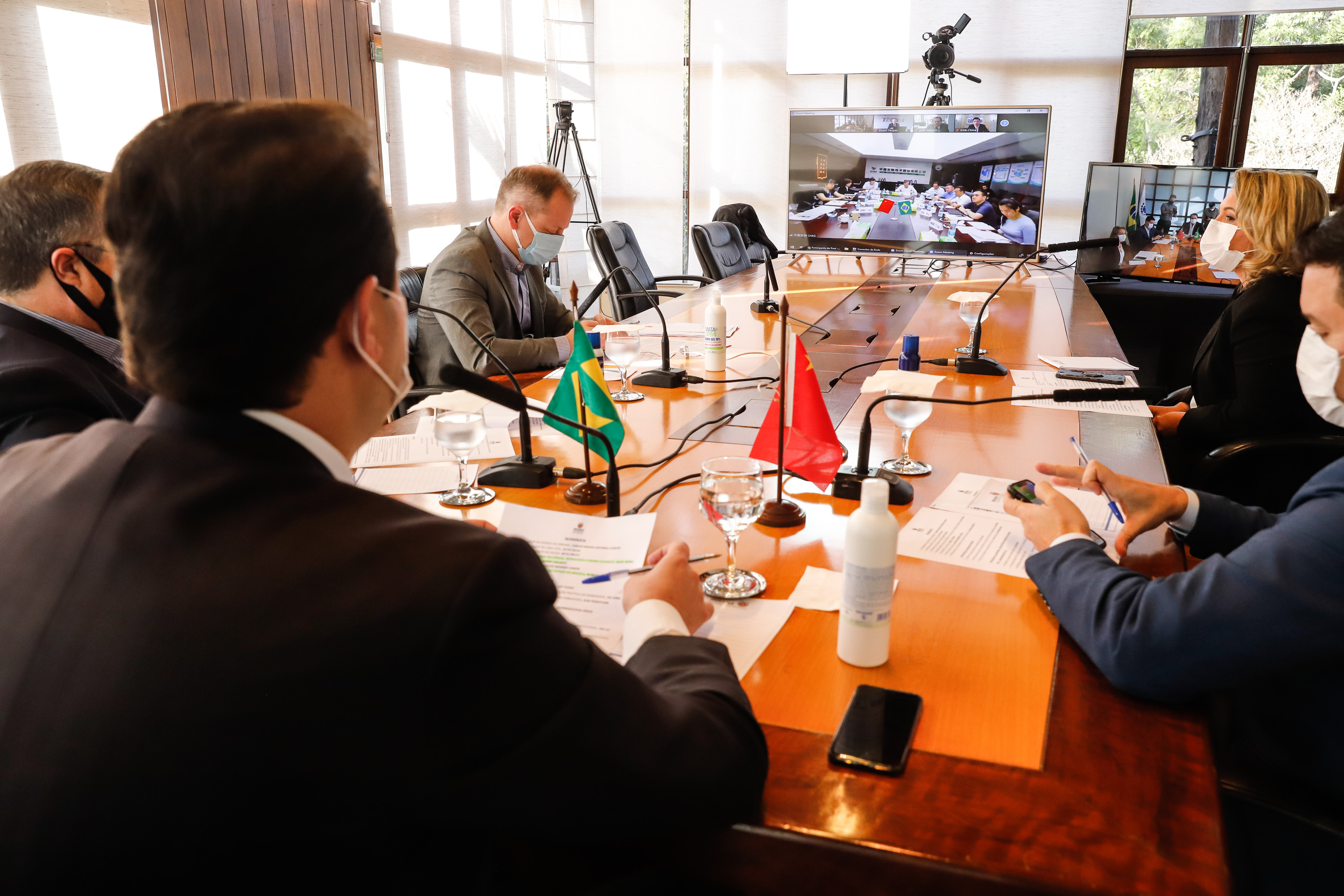 Governo discute parceria para produzir vacina contra a Covid-19 no Paraná