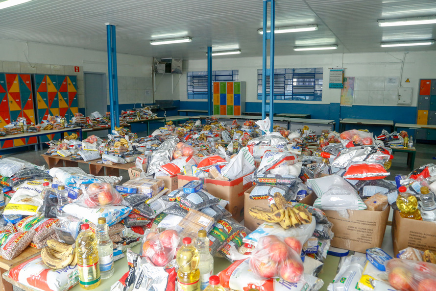 Paraná repassa 25 mil toneladas de alimentos da merenda escolar