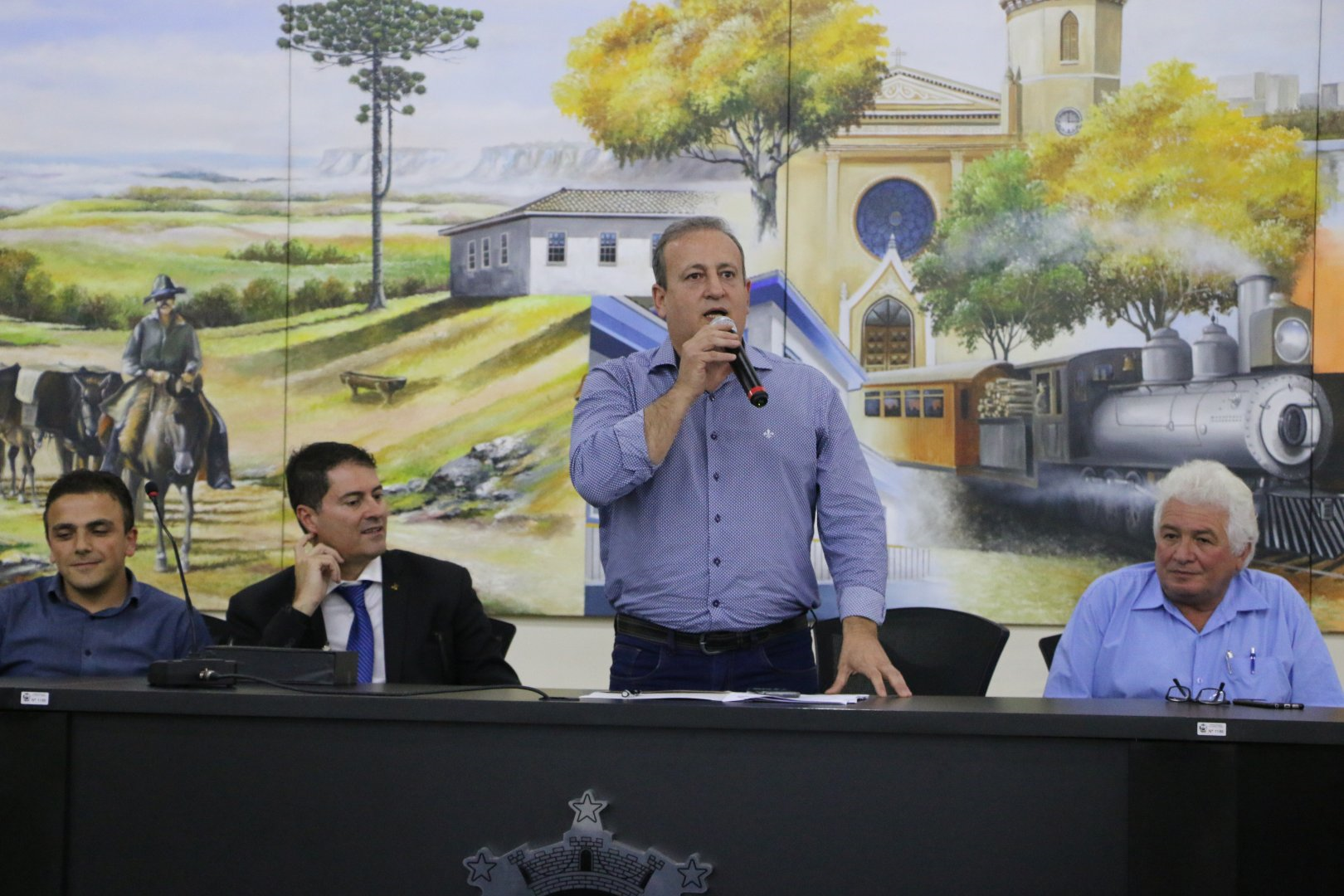 Castro: Parceria com a Caixa garante R$ 30 milhões para asfalto e nova rodoviária