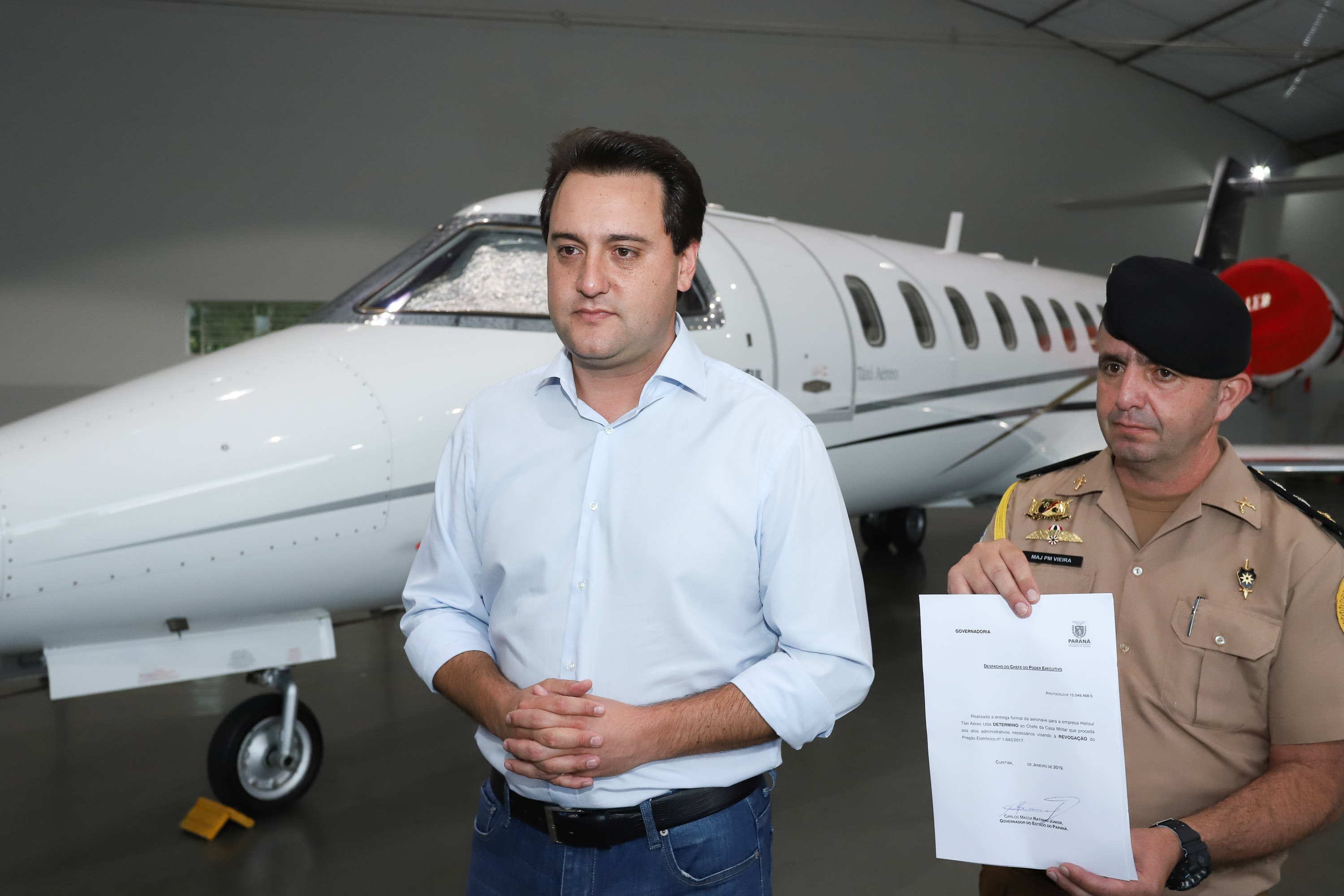 Sem mordomias: Avião alugado que era usado pelo governador é devolvido