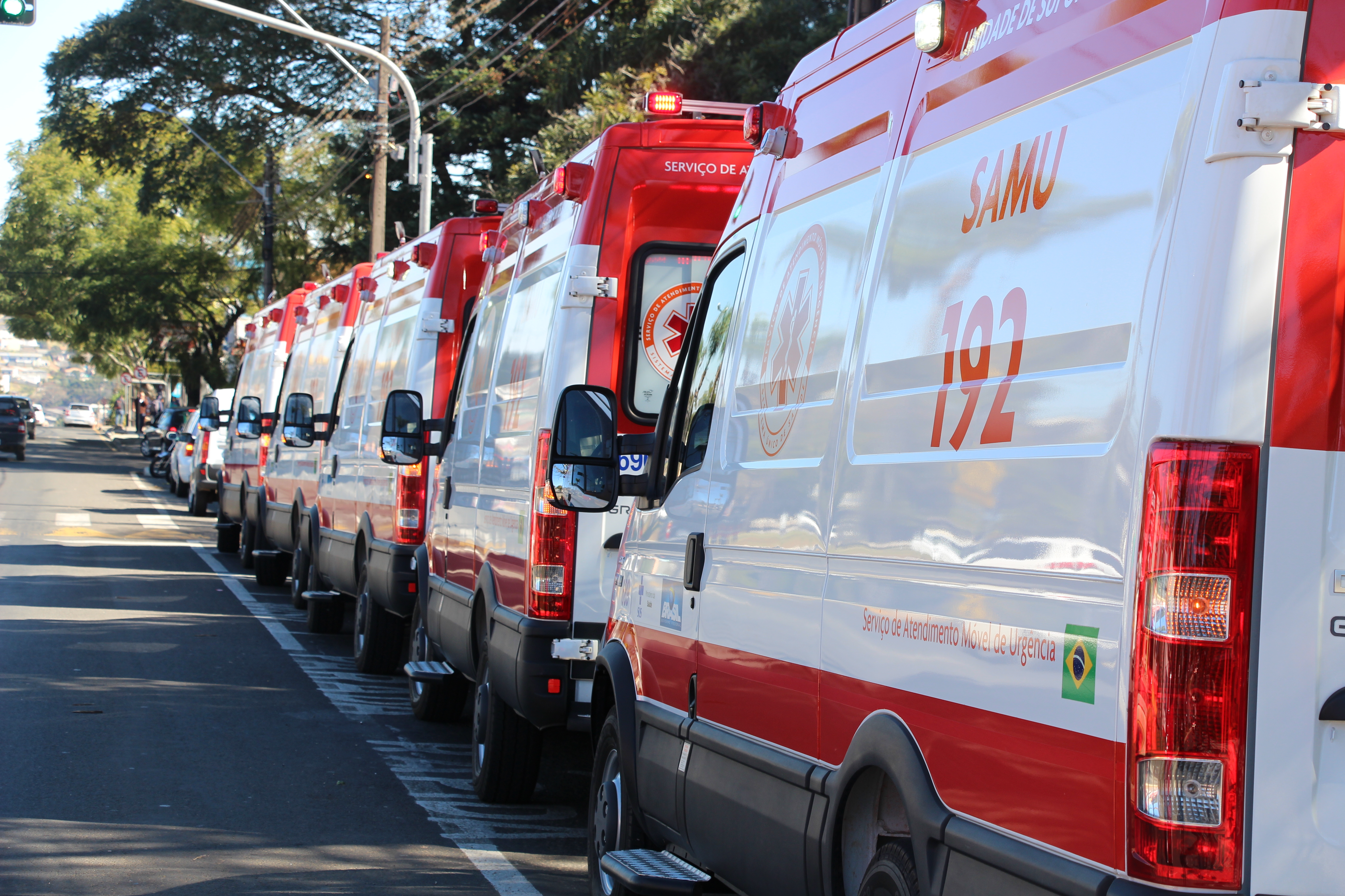 Cinco novas ambulâncias passam a integrar frota do SAMU