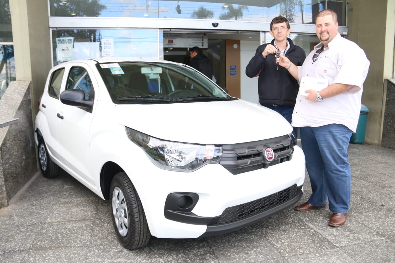 Prefeitura recebe carro para sorteio do IPTU Premiado