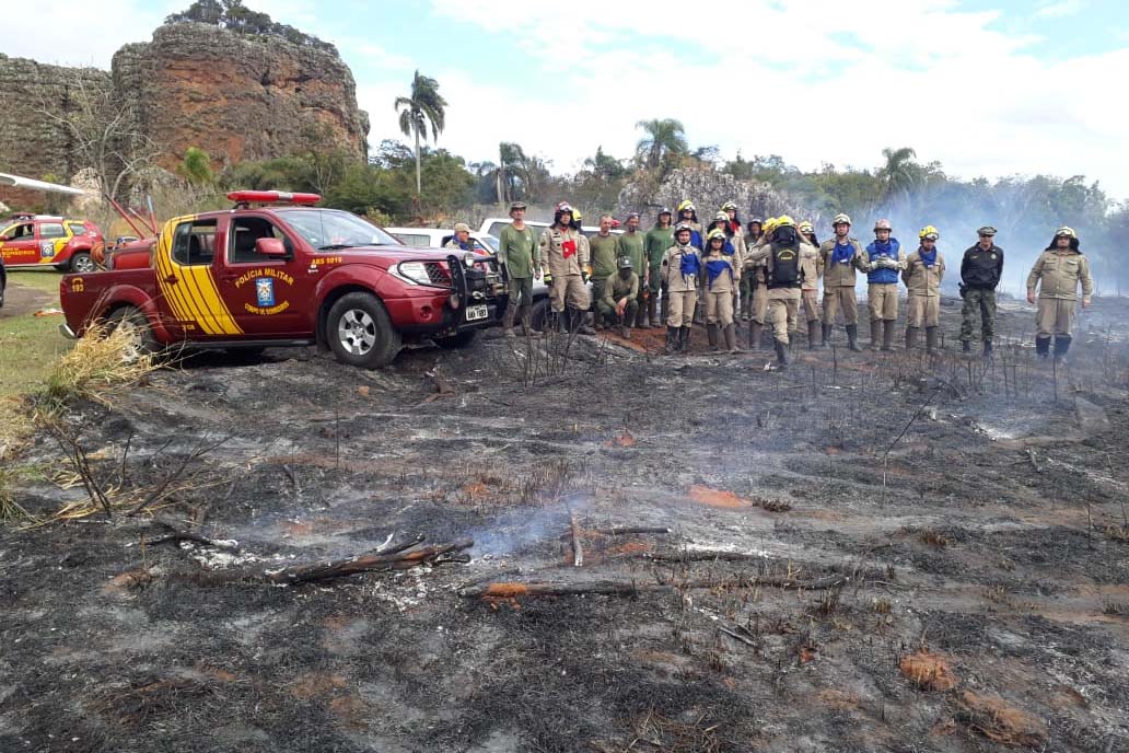IAP promove queima controlada no Parque Estadual de Vila Velha