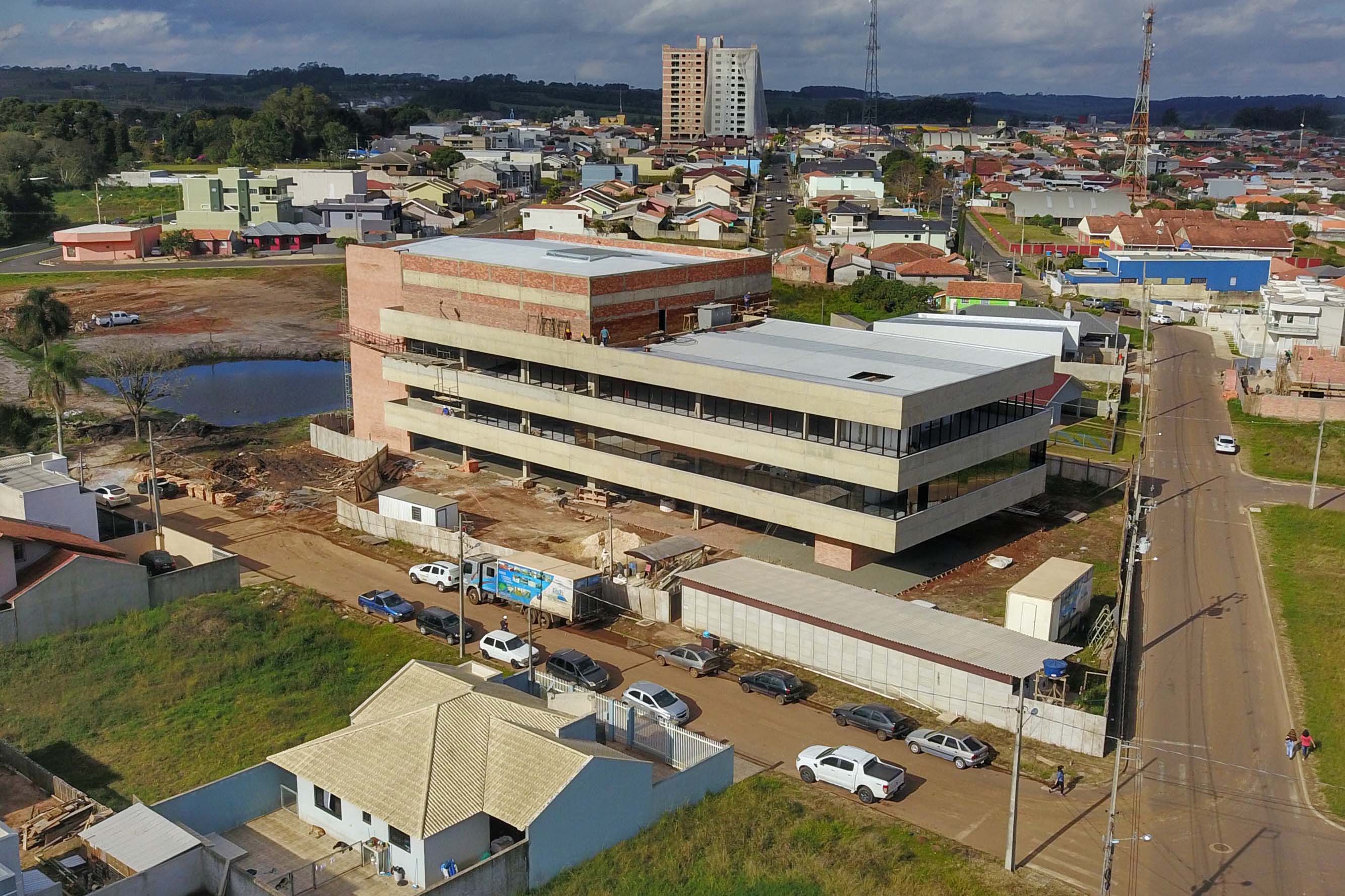 Após 25 anos, Carambeí avança para ter Prefeitura em sede própria; veja as imagens