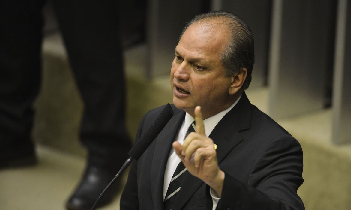 Bolsonaro escolhe deputado do Paraná como novo líder do governo na Câmara