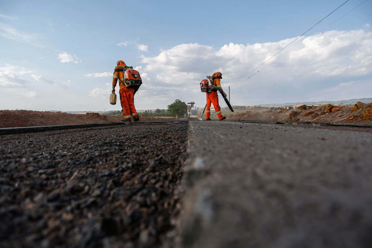 Governo investe R$ 23,2 milhões em projetos para restaurar 260 km de rodovias