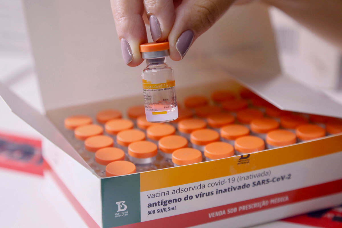 Covid-19: Butantan recebe insumos para 8,6 milhões de doses da vacina