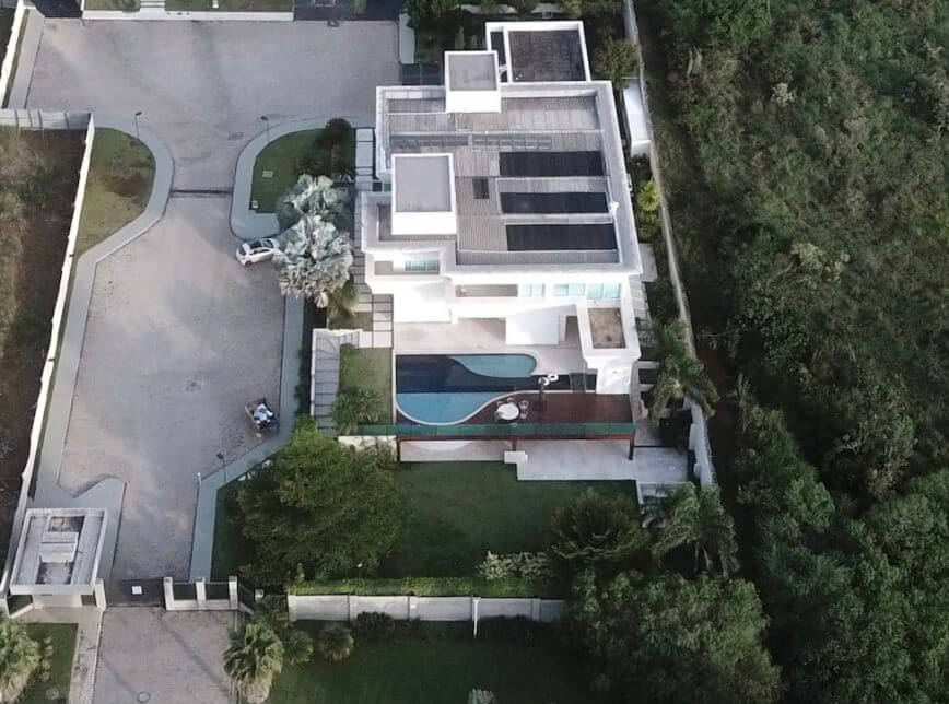 Conheça a mansão de R$ 6 milhões comprada por Flávio Bolsonaro