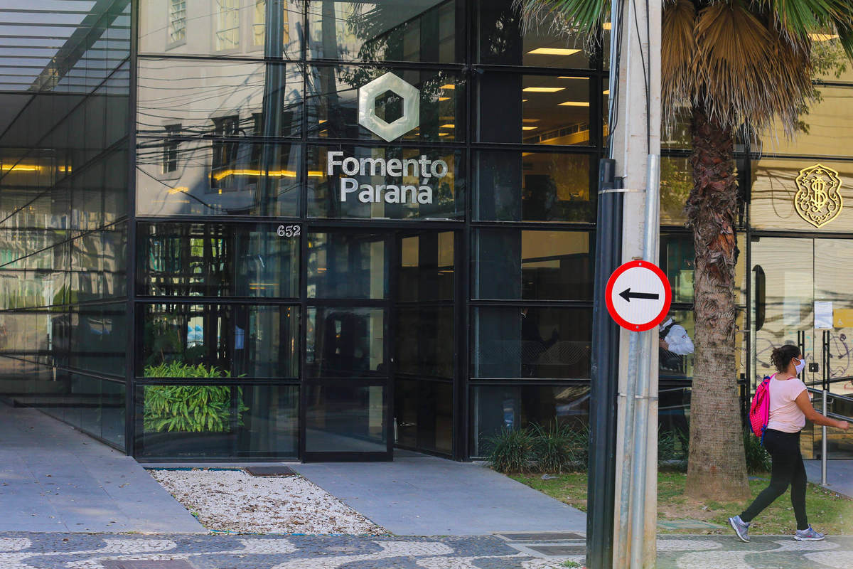 Fomento Paraná renegocia contratos para apoiar empreendedores