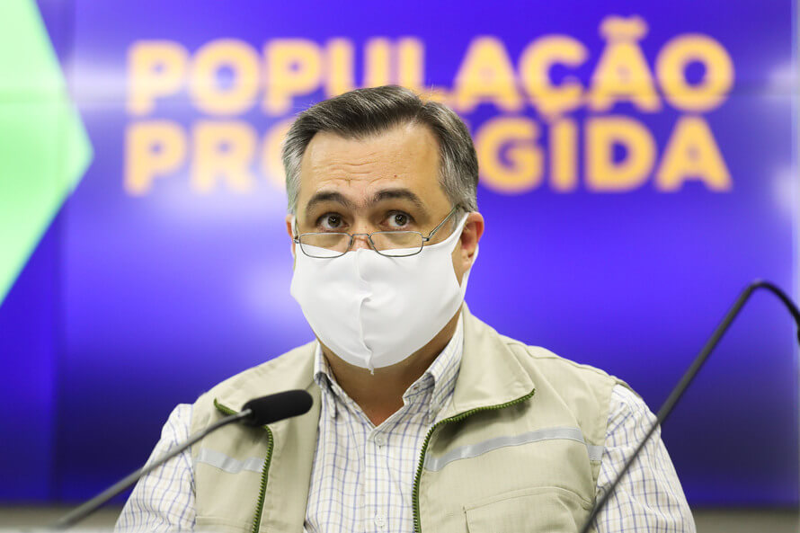 Vacina e informação clara vão ajudar o Paraná a sair da pandemia, diz secretário da Saúde