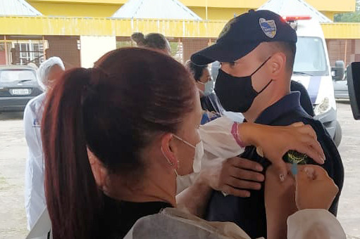 Guardas Municipais recebem primeira dose da vacina contra o Coronavírus
