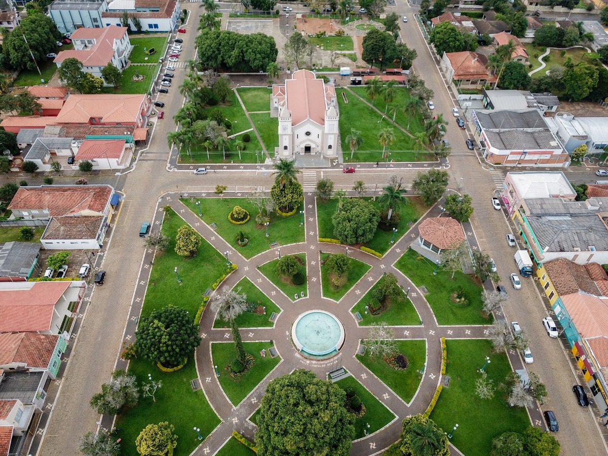 Parceria Prefeitura e CCR RodoNorte irá revitalizar praça central em Tibagi