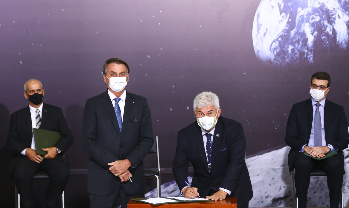 Brasil adere a acordo dos EUA para exploração pacífica do espaço