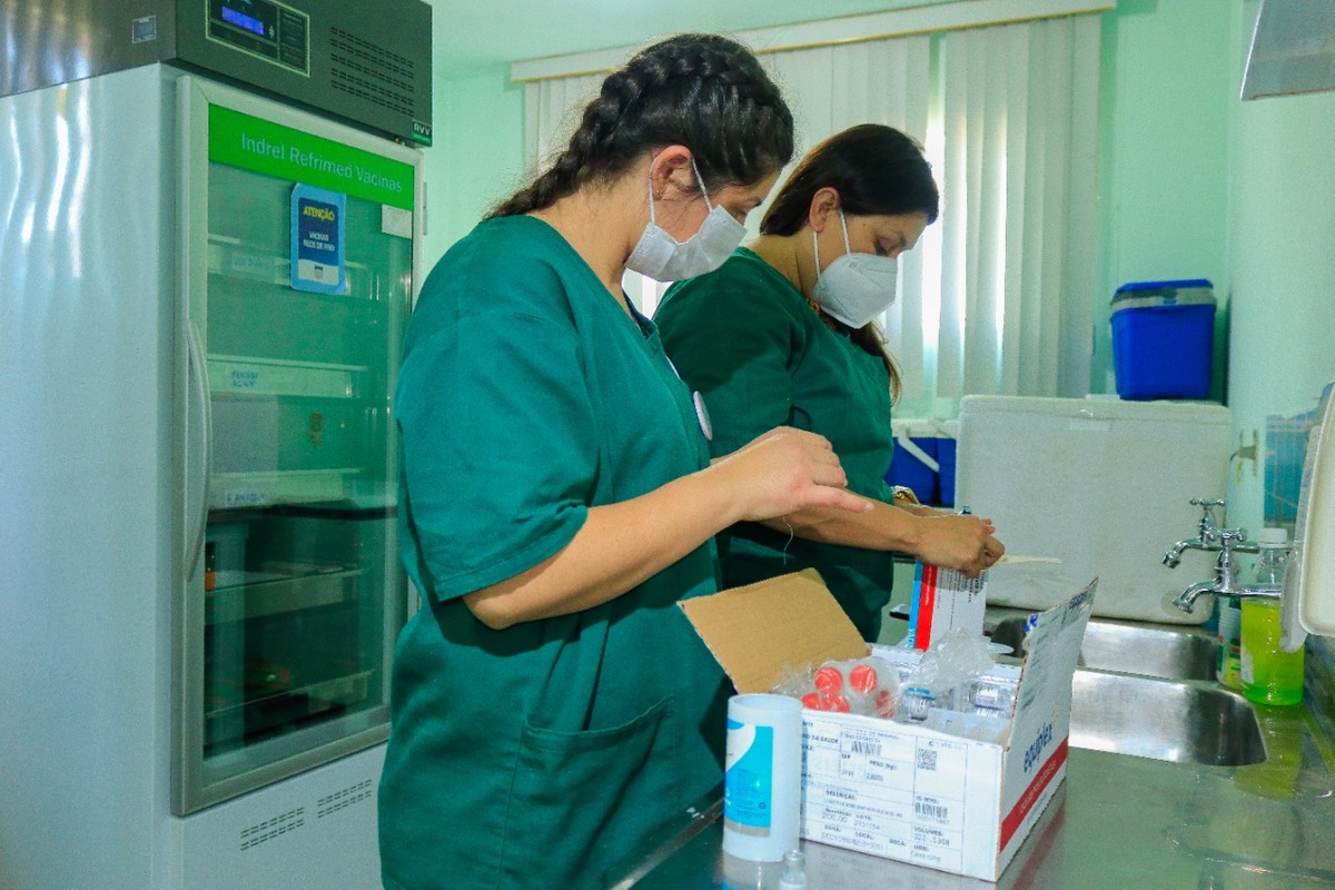 Tibagi recebe quase 1000 doses de vacina contra Covid-19