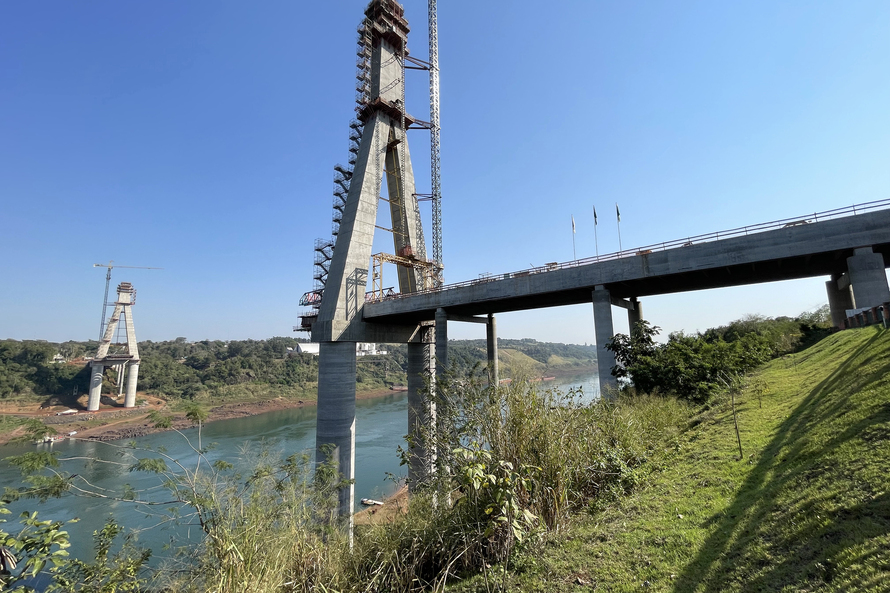 Obra da Ponte da Integração Brasil-Paraguai atinge 67% de execução