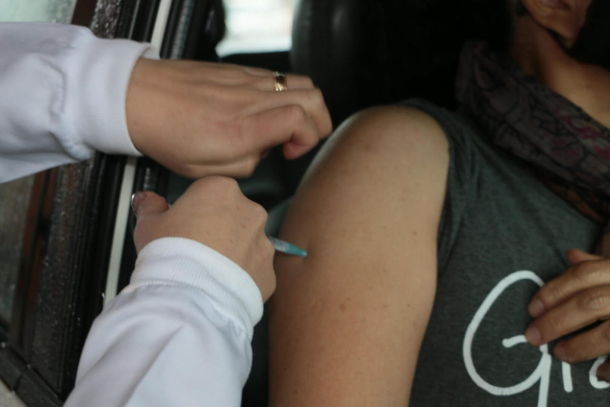 Castro: Saúde aplicará vacina contra Covid-19 em adolescentes com comorbidades