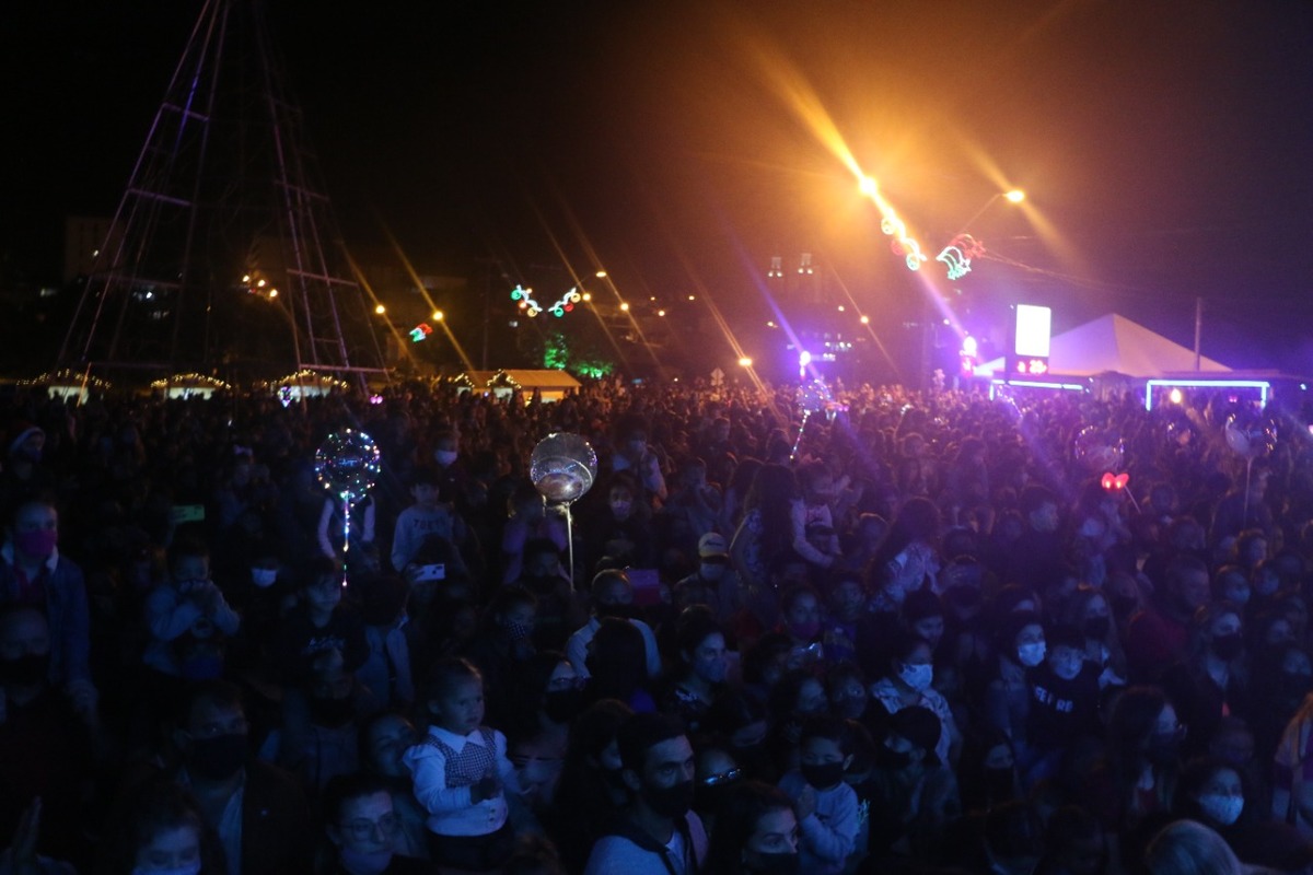 Fantástico Natal de Castro atrai cinco mil pessoas na abertura